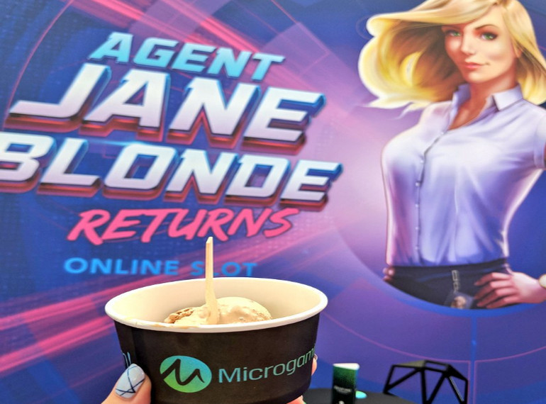 Agent Jane Blonde Returns
